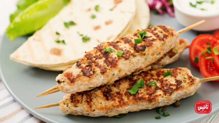 کباب تابه ای مرغ با سیخ چوبی